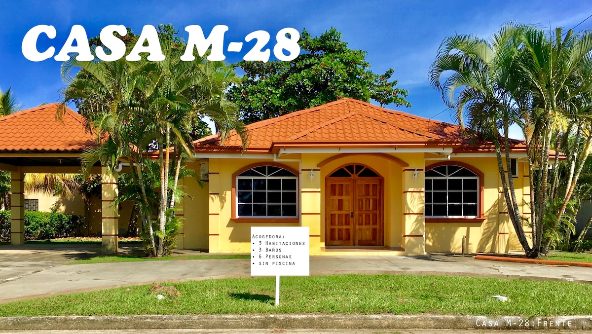 Casa M28 Tela: Acogedora Casita 350m de la playa
