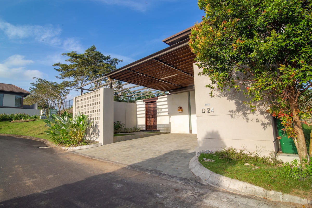 Weekly Deal 4R Modern Family Beach Villa Tanah Lot
