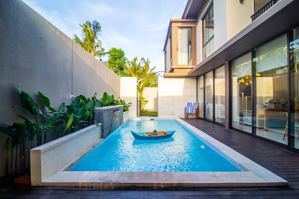 Weekly Deal 4R Modern Family Beach Villa Tanah Lot