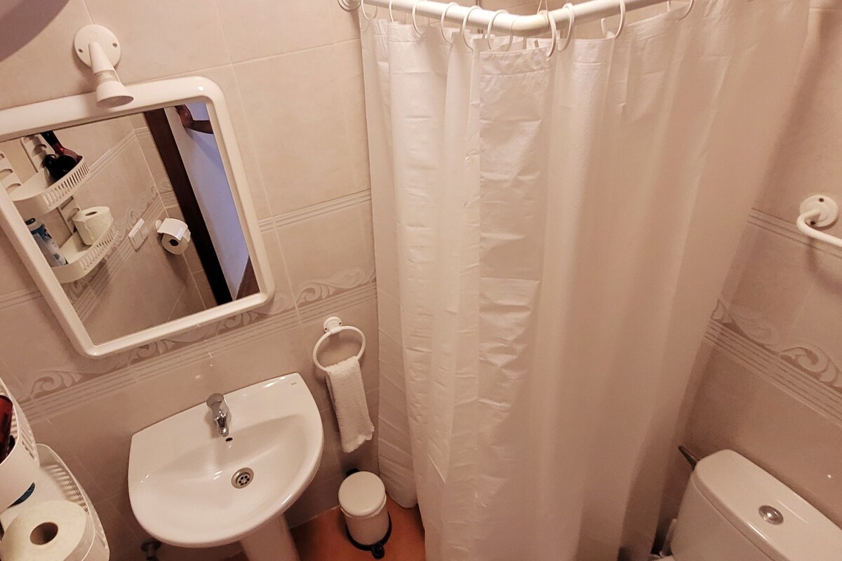 5. Habitación con baño privado