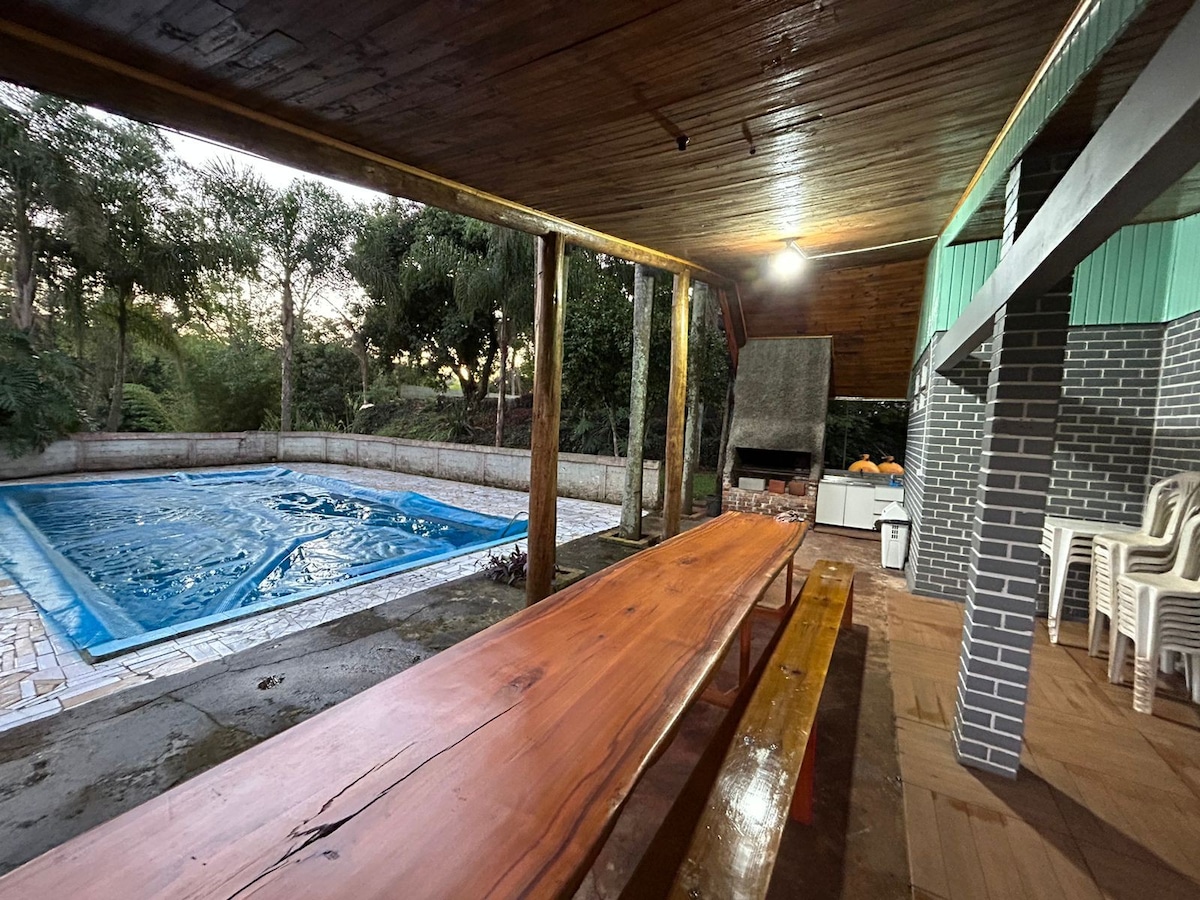 位于Pinhalzinho的Casa de Campo住宿加早餐，带泳池