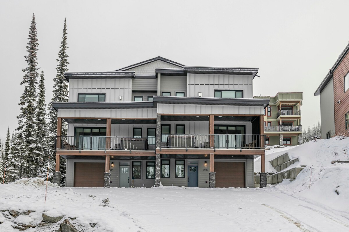 Modern duplex with a/c, hot tub, laundry  & garage