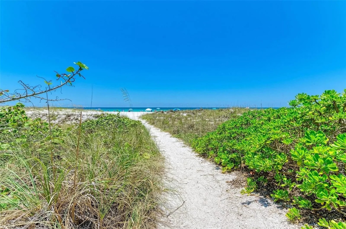 AMI Beach Front Condo - 50 steps to Beach