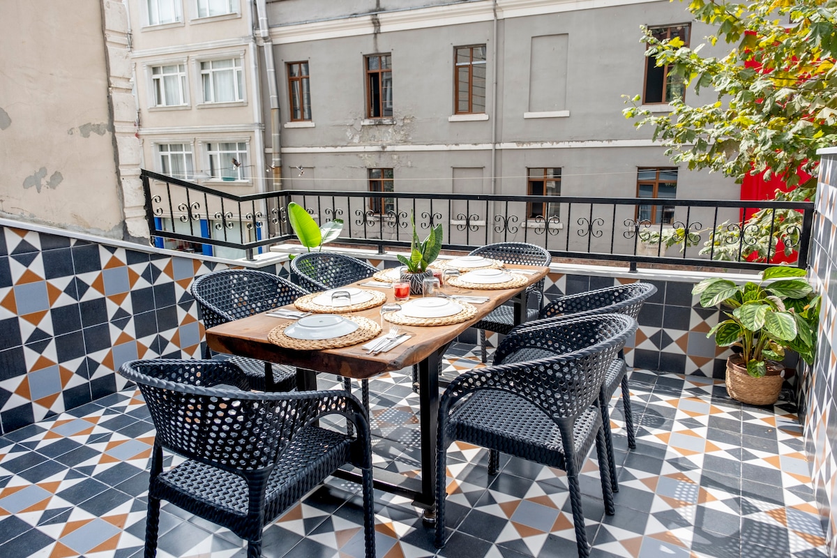 Duplex apartment with private terrace in Beyoglu