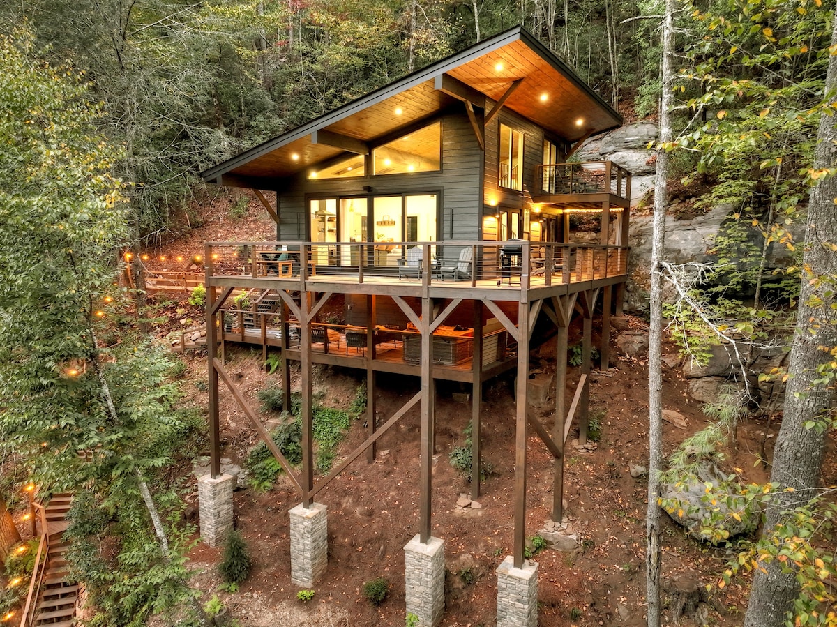 Modern Treehouse on River with Hot Tub + Waterfall