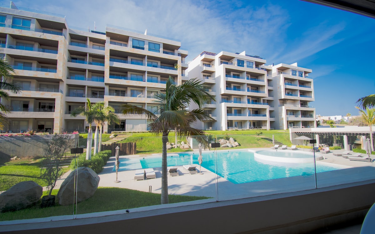 Cabo Poolside Balcony Condo Resort style