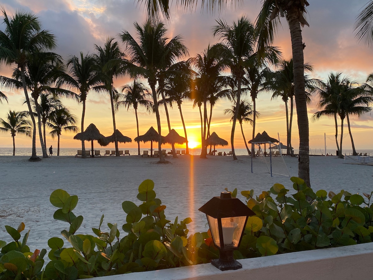 Private beach~Full kitchen~Balcony~Self-check-in