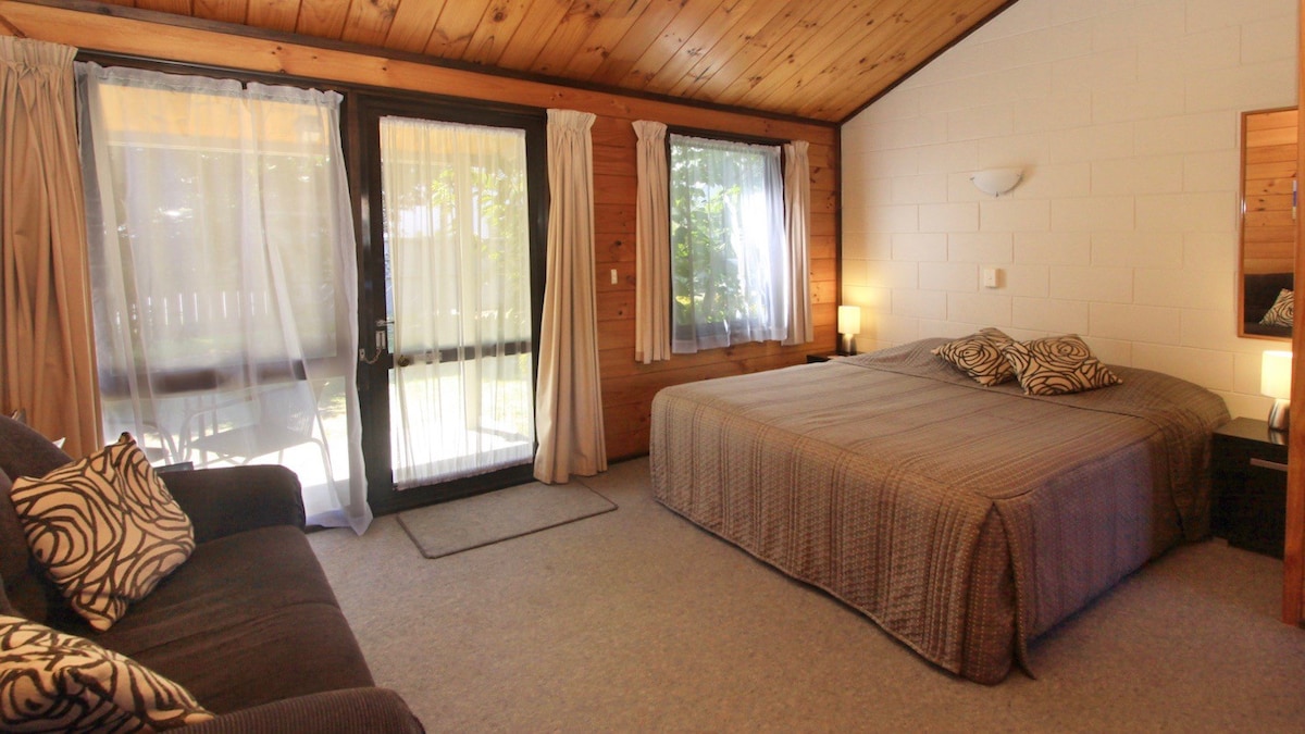 Orewa Motor Lodge - 1 Bedroom Studio