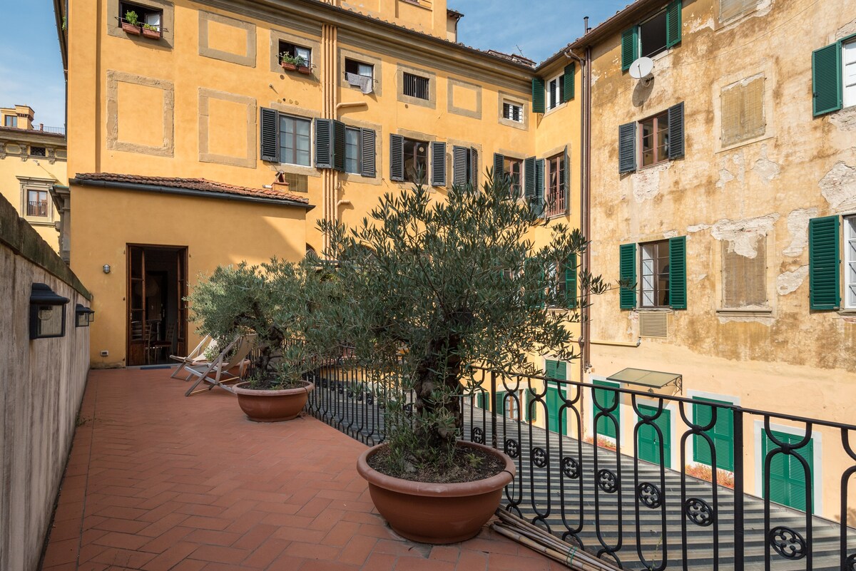 Appartamento con grande terrazza in pieno centro