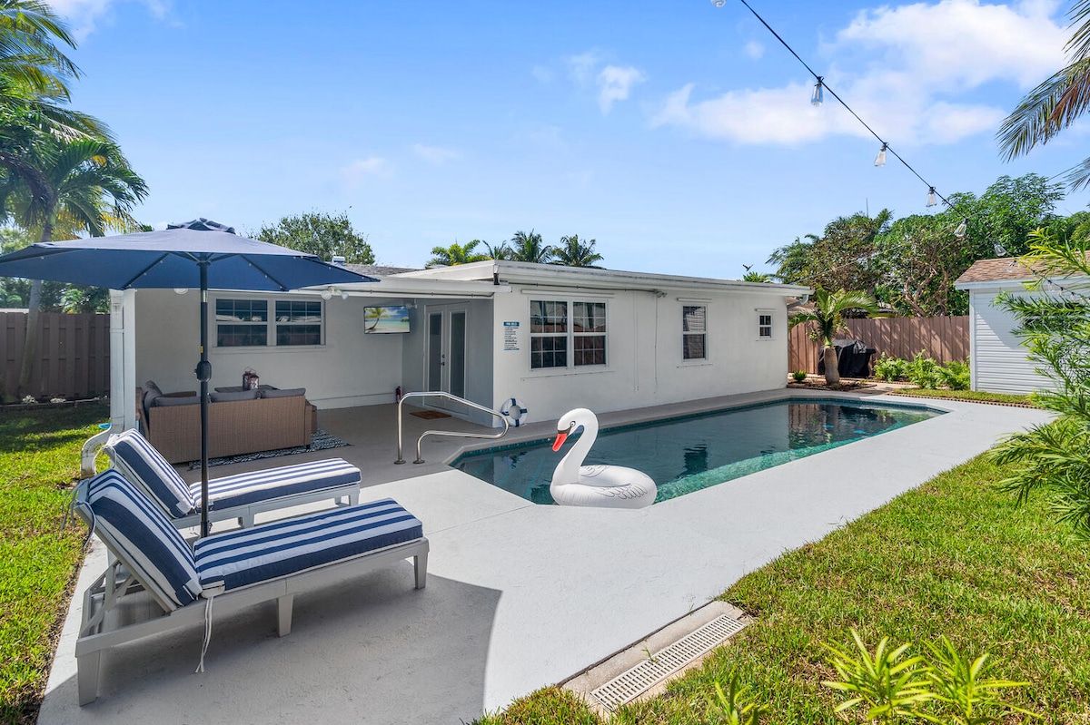 Heated POOL 4B/2B House | mins to the Beach