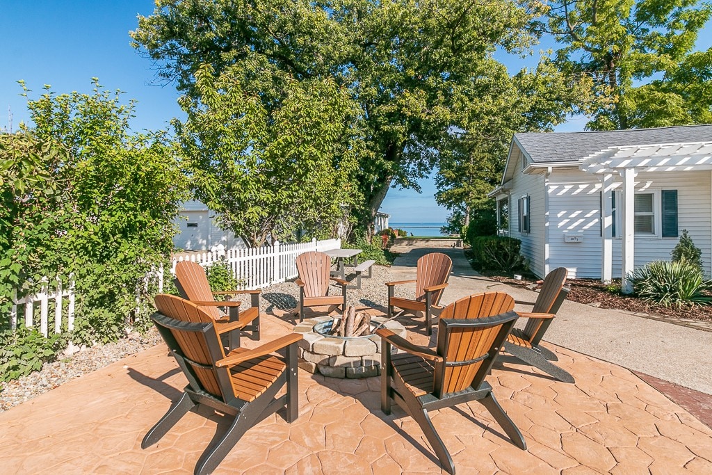 "Lake Breeze Cottage" in Fairport Harbor