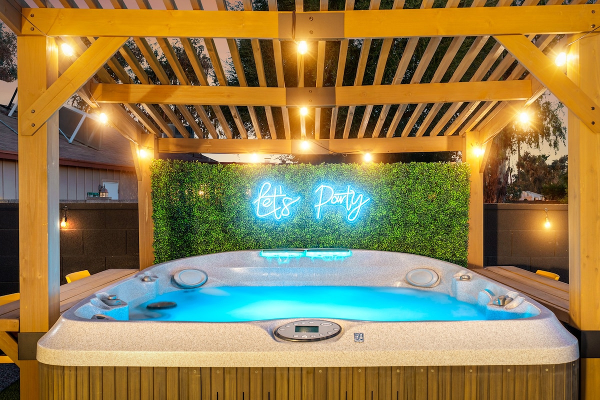 The Oasis Resort | Heated Pool, Basketball, Golf