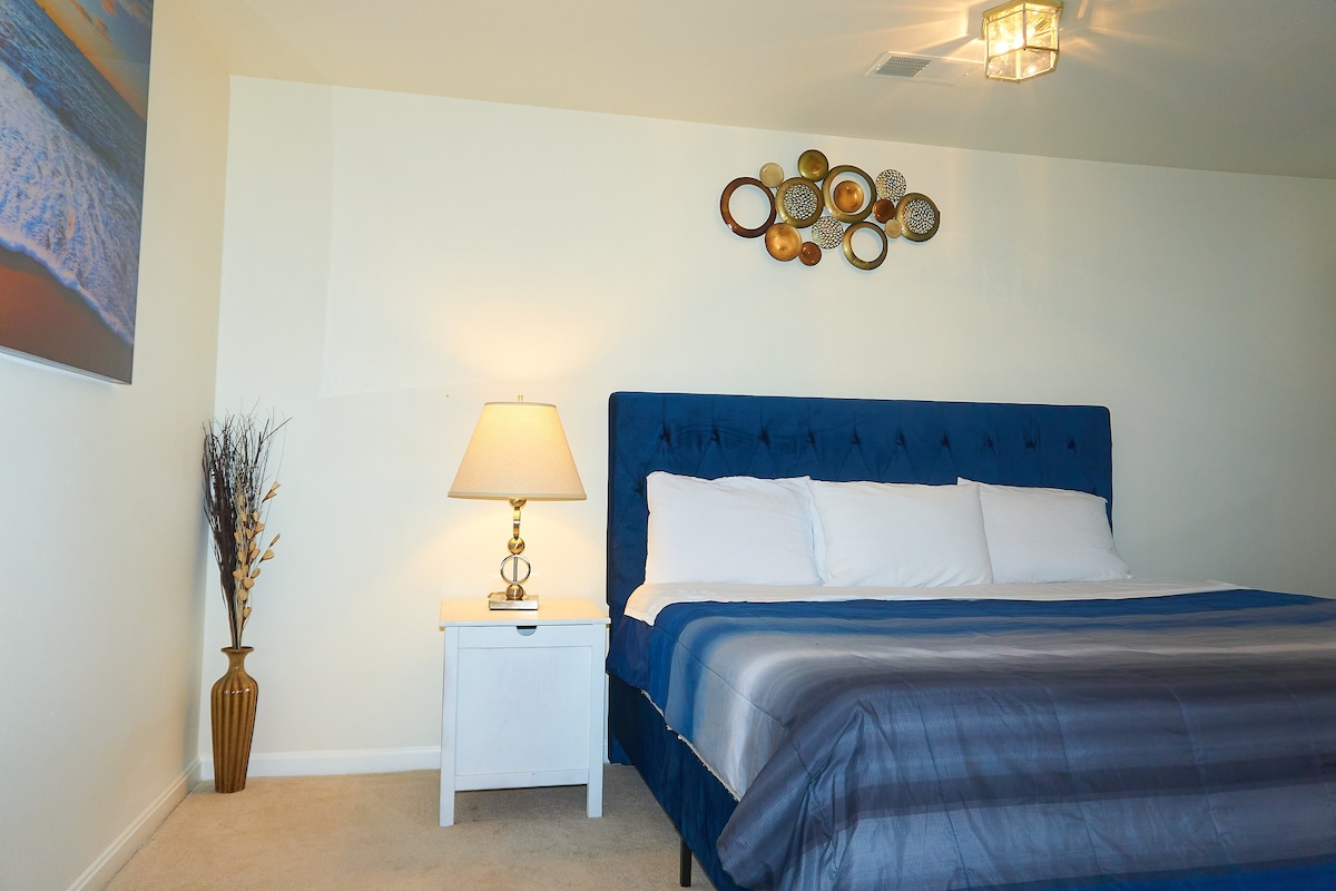 Classic Entire Guests Suite With Private Entrance!