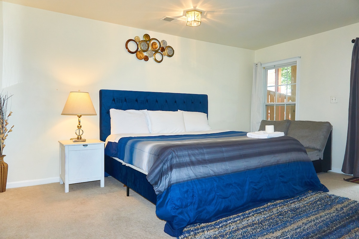 Classic Entire Guests Suite With Private Entrance!