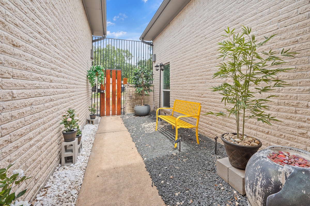 Spacious Home w/ Relaxing Atrium