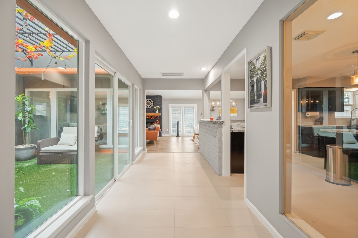 Spacious Home w/ Relaxing Atrium