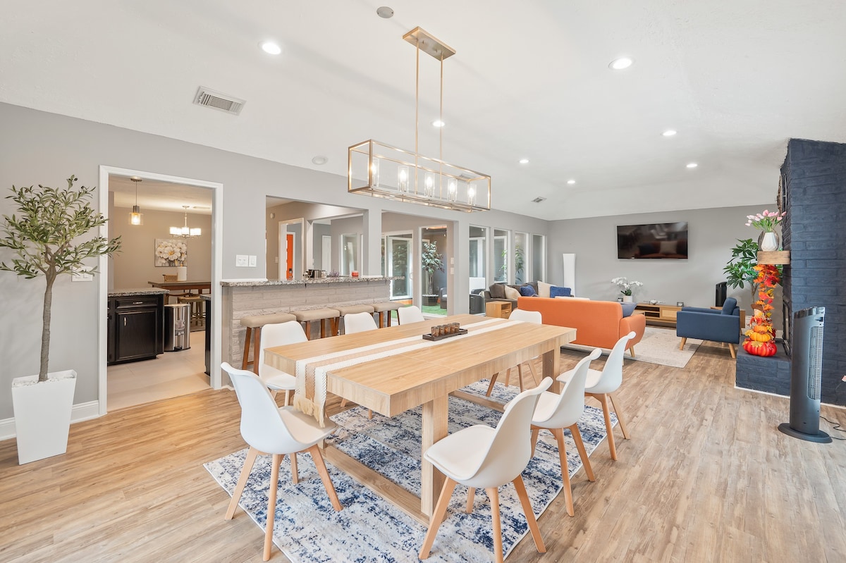 Spacious Home w/ Relaxing Atrium