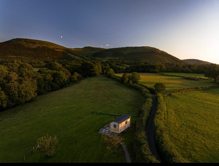 Cwmgwdi Shepherds Hut Pen y Fan. 2 miles to Brecon