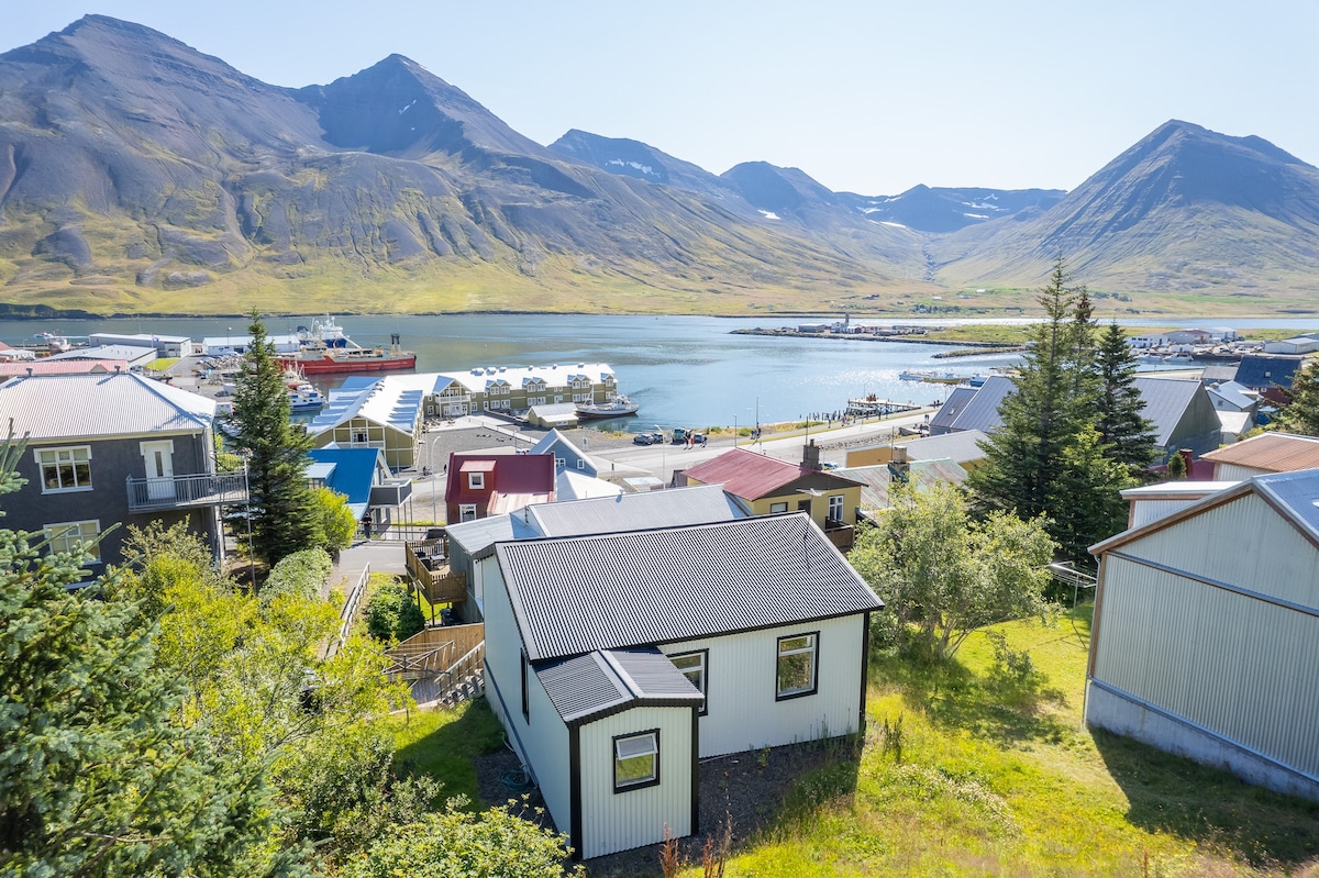 Landakot - Charming house w/ Mountain & Ocean view