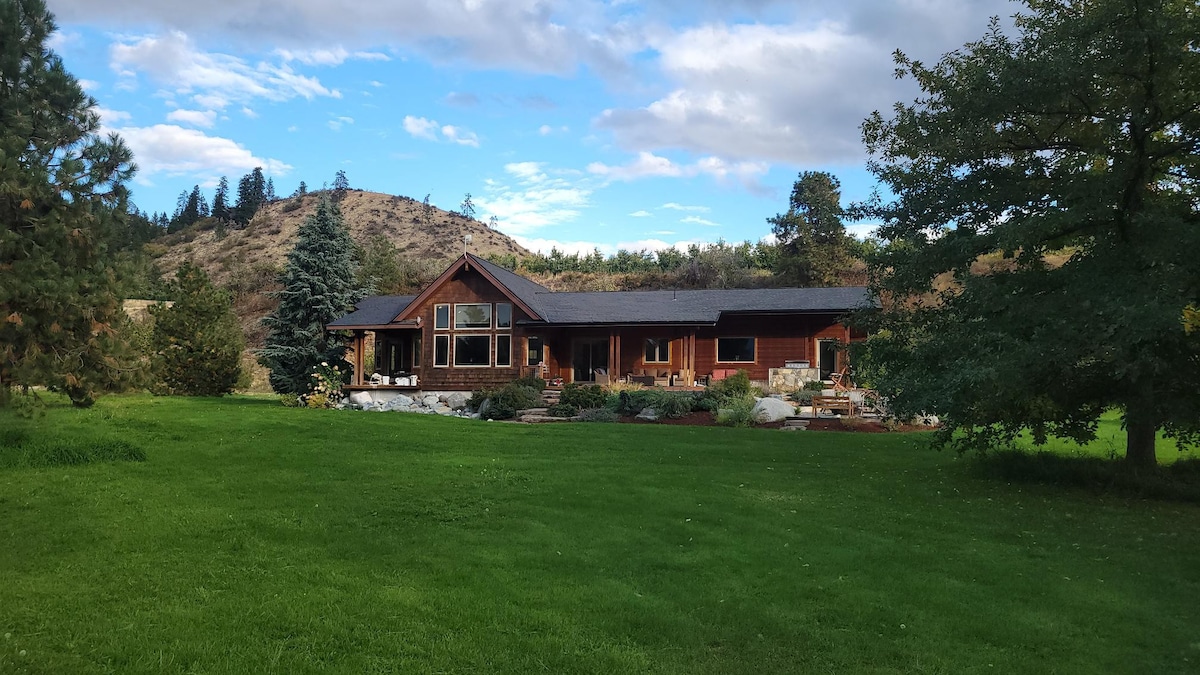 Private River house near Leavenworth on 10 acres!