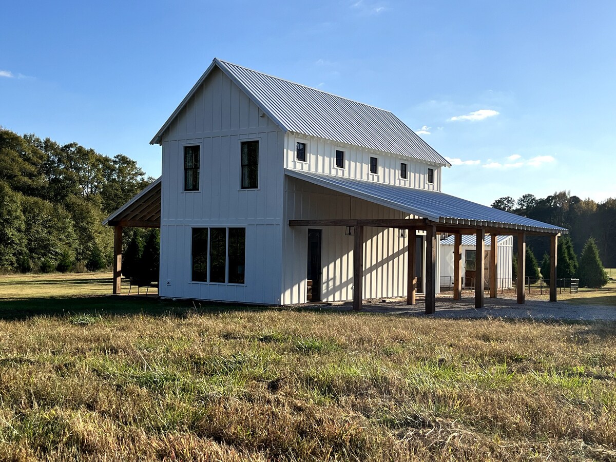 Beautiful Carriage House on 10 acres