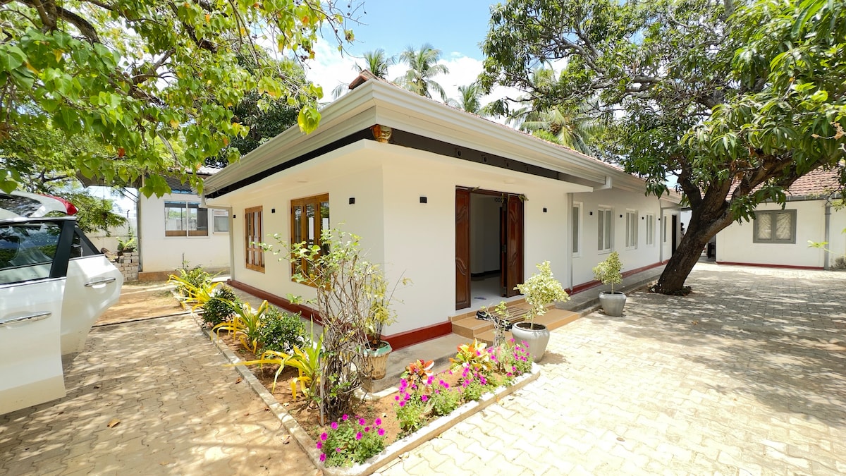 Holiday Villa Trincomalee Thuwaraha