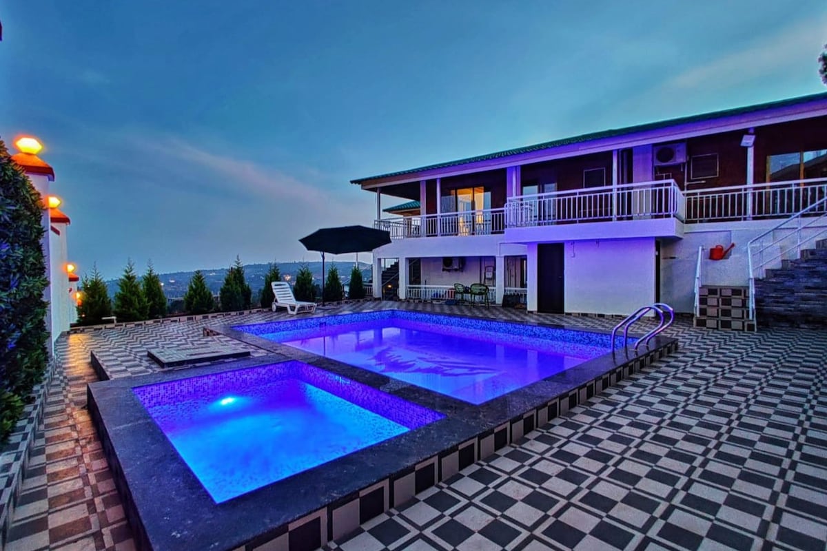 Luxurious 9 Bhk Villa w Private Pool