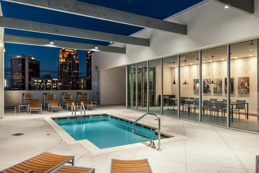 Luxury 1bd suite w/ gym, pool, eateries, & theater
