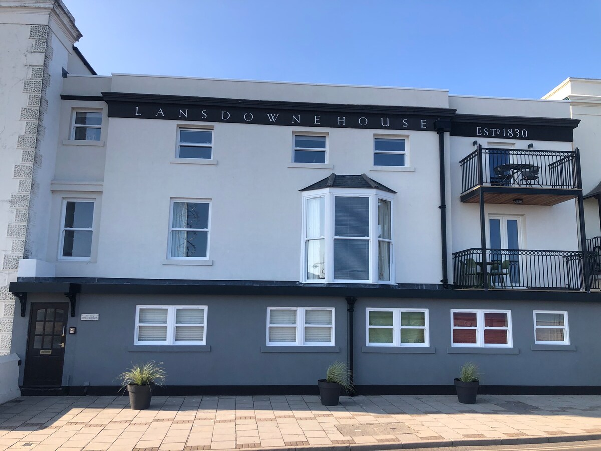 The Lookout, newly renovated apartment