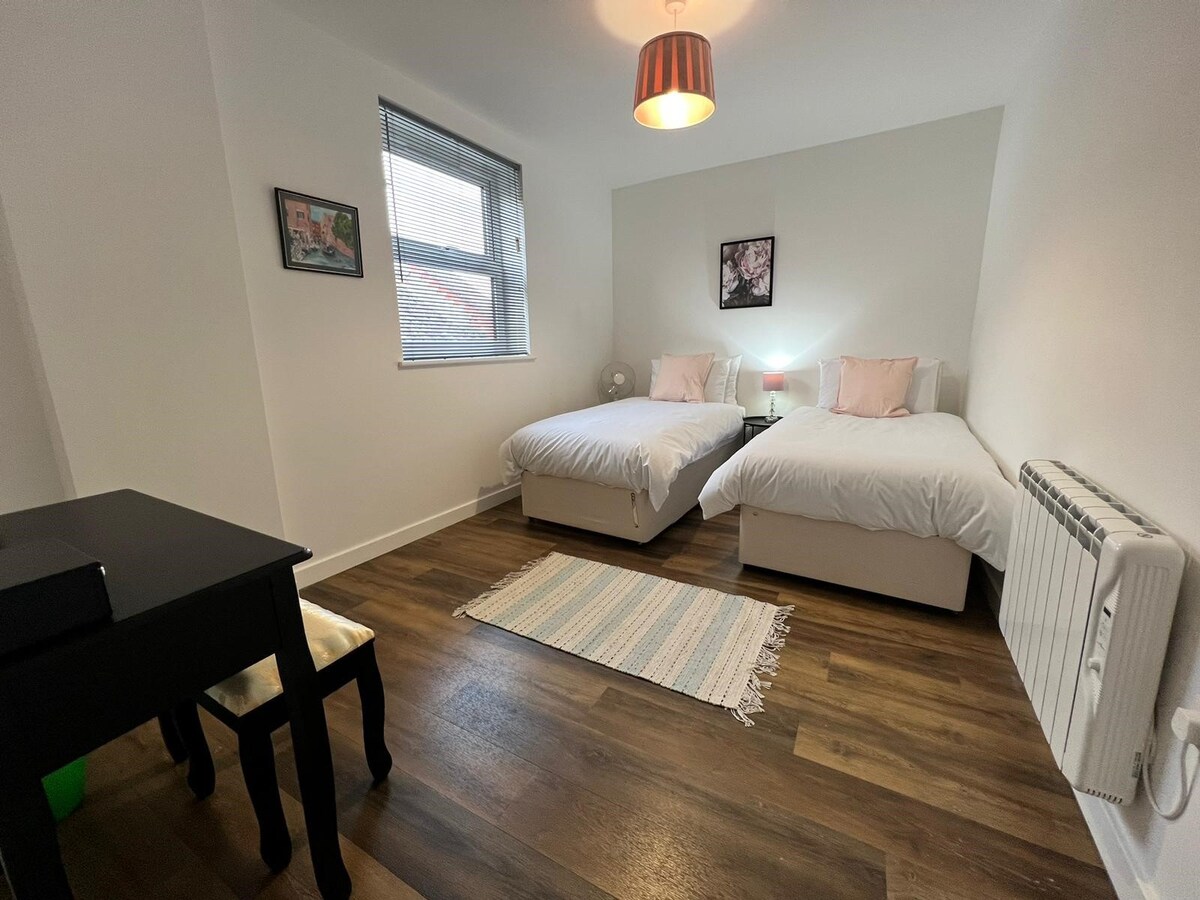 Cheltenham Town Centre Apartment, 4 beds/1bath