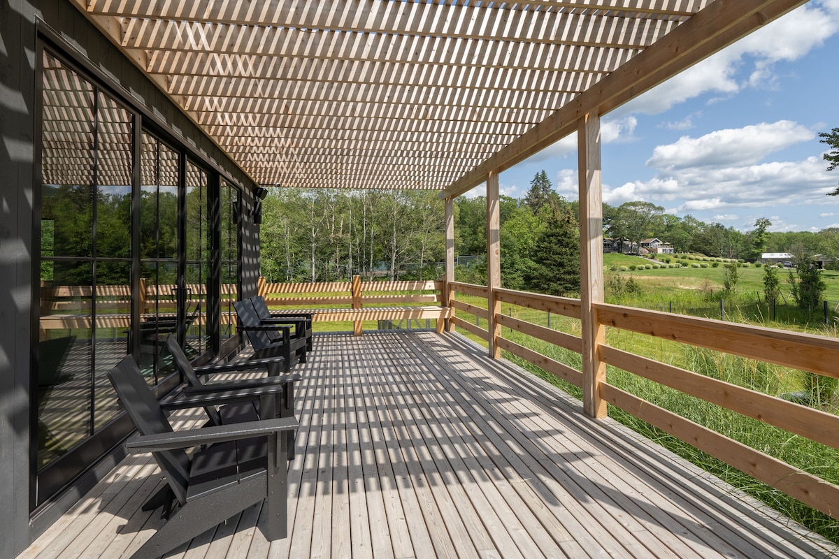 Luxury 6BR Modern Farmhouse • Golf• Copake Lake