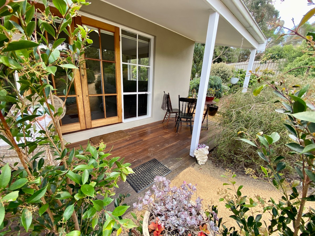 Garden cottage in Mount Eliza