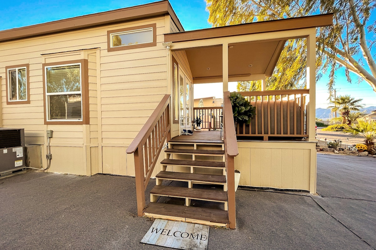 Stylish Oasis Tiny Home Pool Hot Tub Pickleball