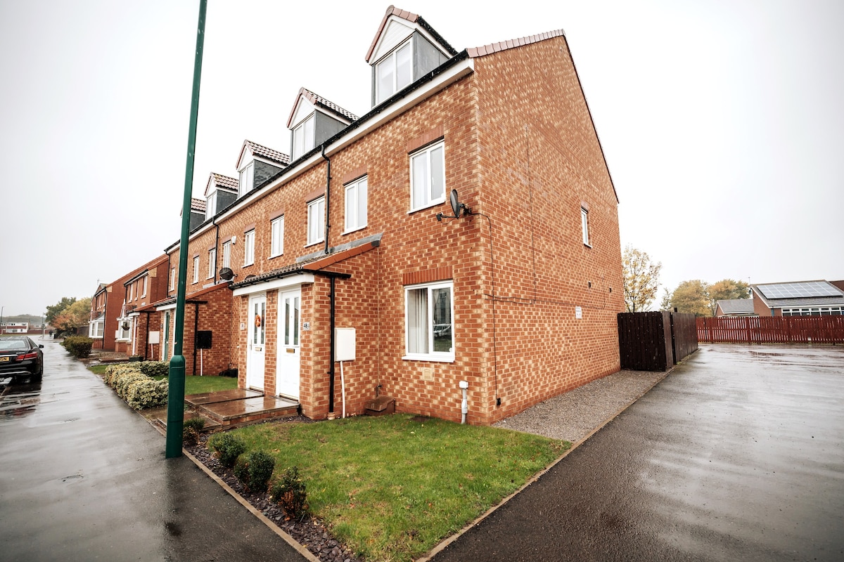 Modern 3 storey home in Redcar