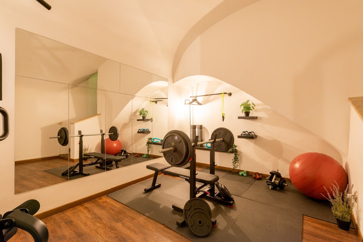 Campo de Fiori Apartment with private gym
