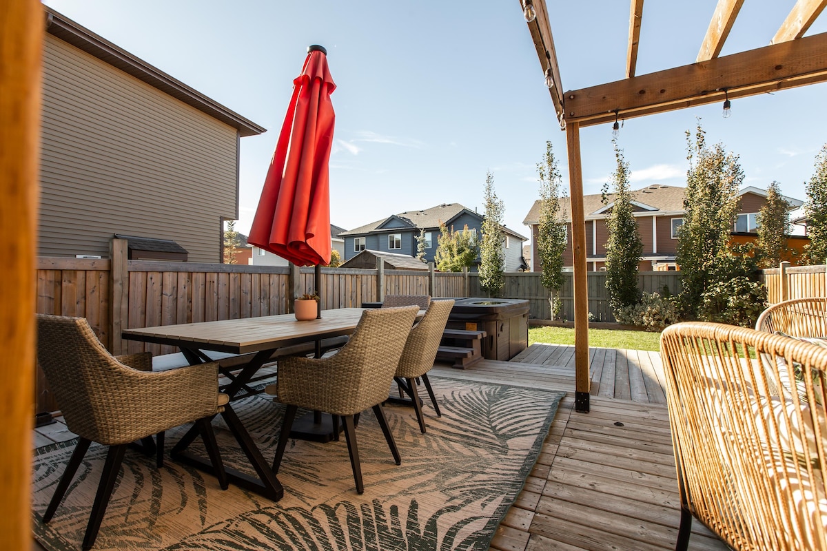 Hot-tub | Inviting 4-bed | near WEM & River Cree