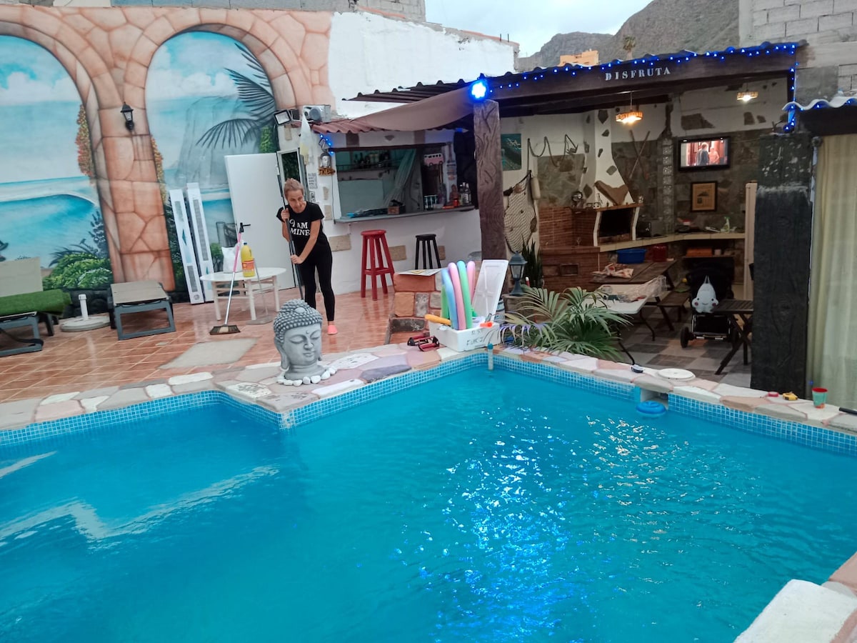 casa piscina y barbecue