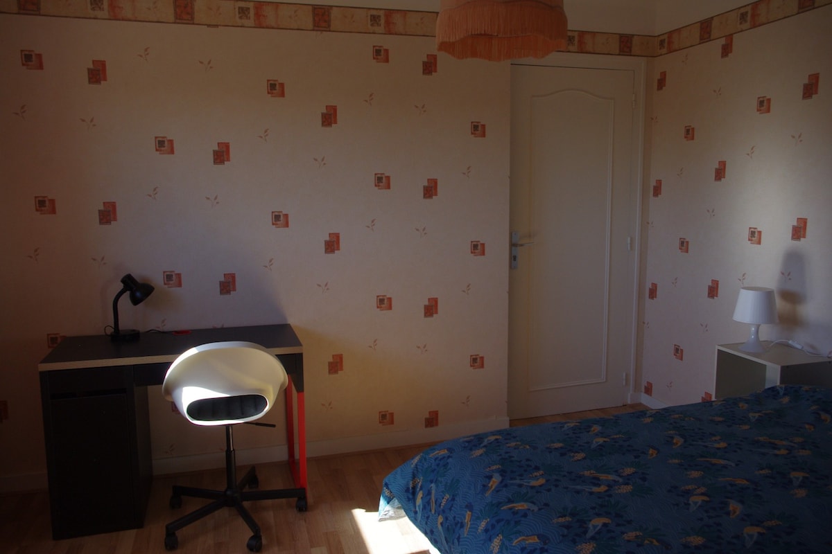 Chambre charmante au calme