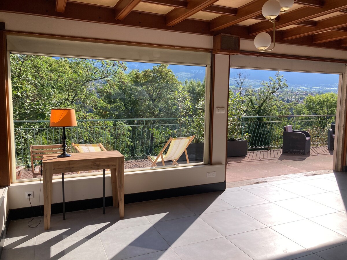 Maison avec salle, bar, terrasse