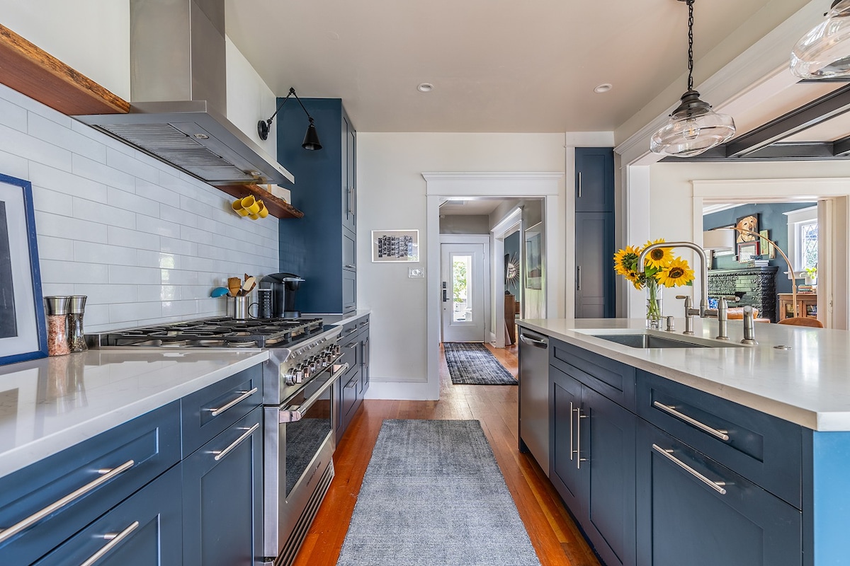 Beautiful North Cap Hill Craftsman with Hot Tub