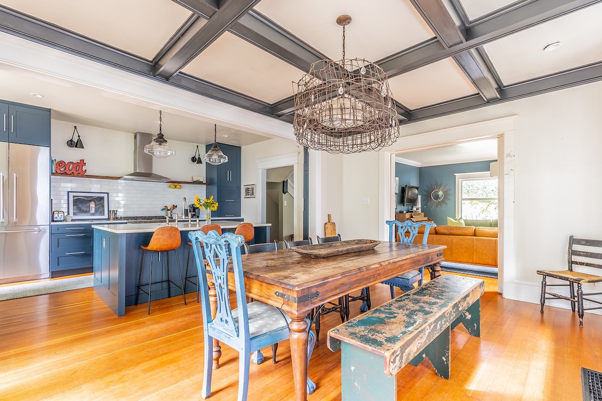 Beautiful North Cap Hill Craftsman with Hot Tub