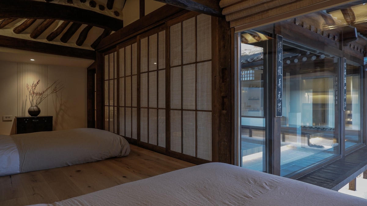 (New open)2Room/4bed/2bath Exclusive Hanok