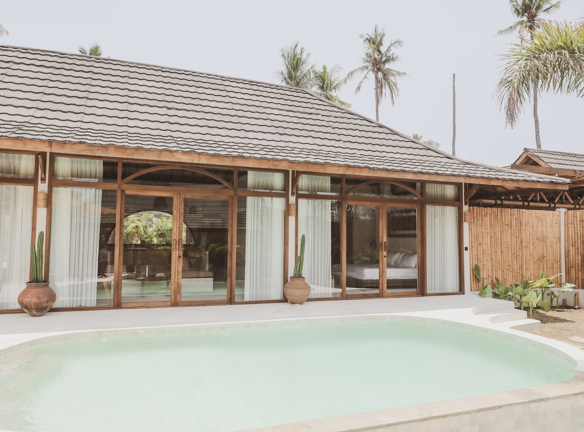 Villa Batu XKalyana -2Bed, living, pool and garden