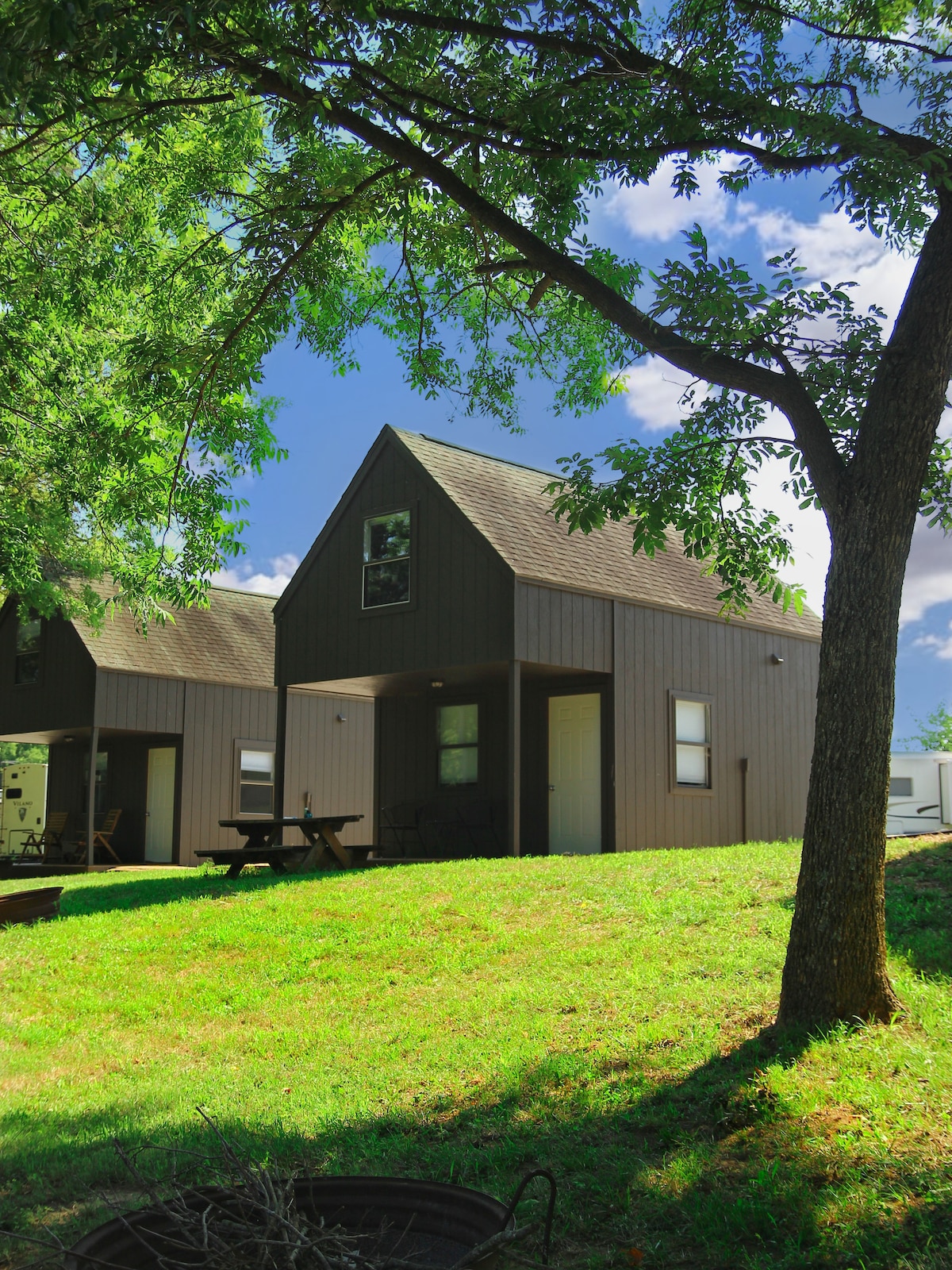 Riverfront Cabin Getaway @ HRF #2 - Sleeps 5