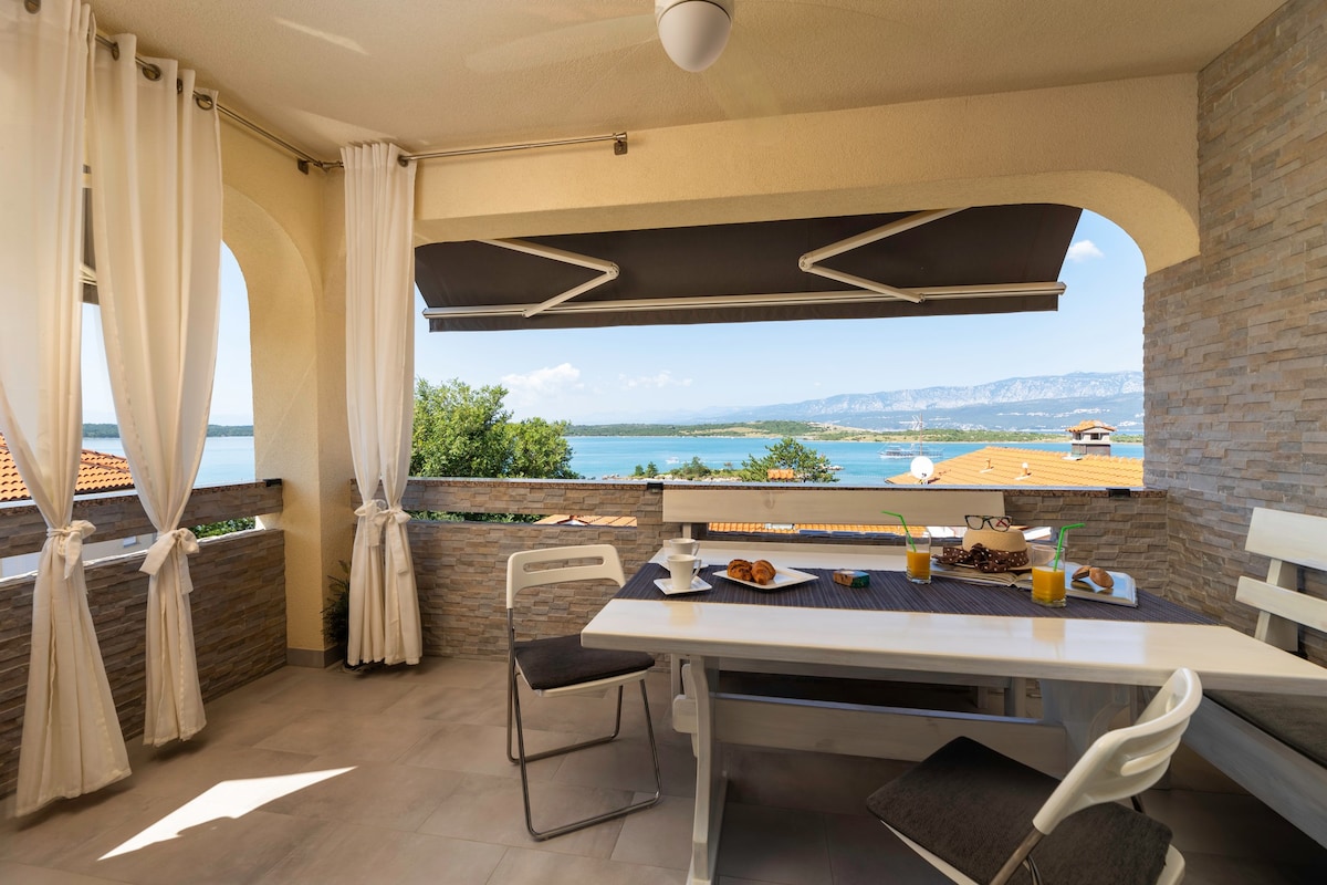 Seafront Apartment Perla With Seaview