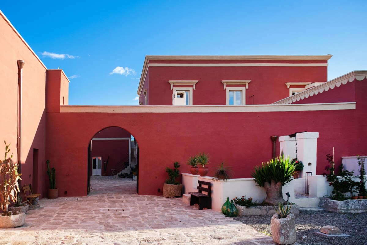 Typical Apulian farm house in the heart of Puglia