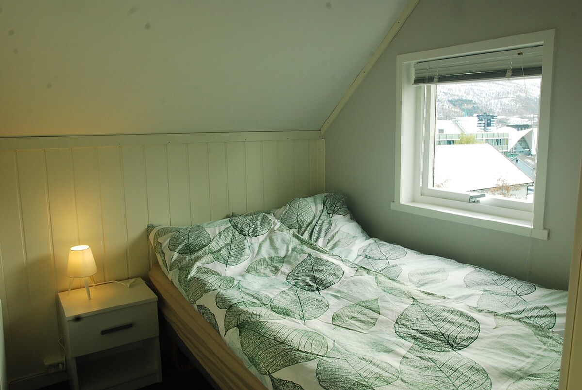 Cozy Room in the center of Tromsø, free WI-FI.