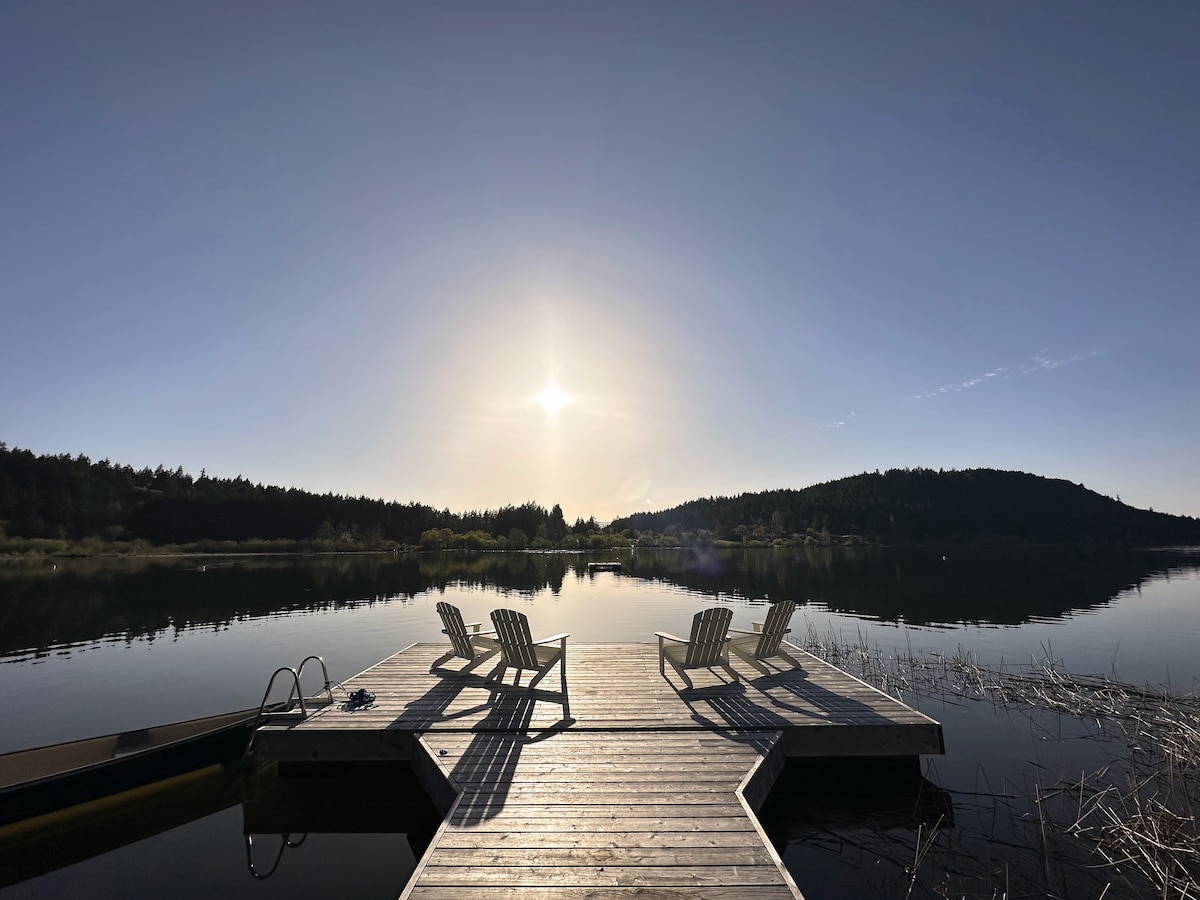 Luxury 2BR Cabin on St. Mary Lake