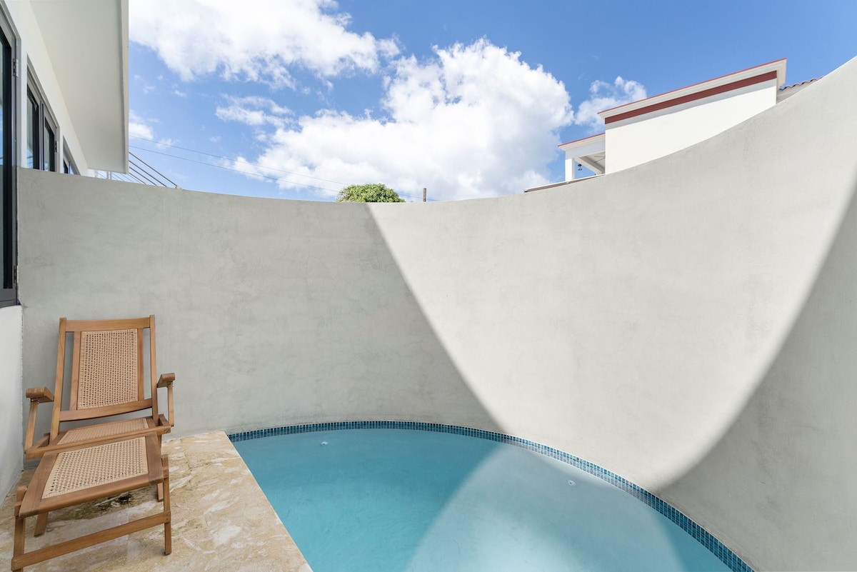 Casa Loba Luxe Unit 3 w/private pool and garden