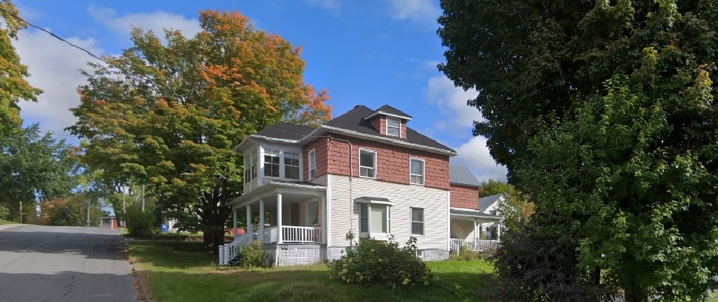 Apt. in century-old residence